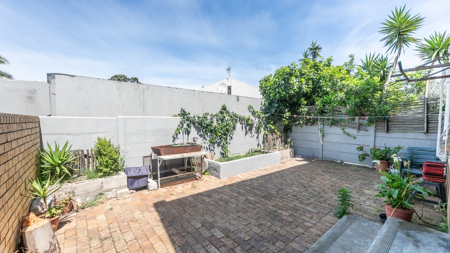 1 Bedroom Property for Sale in Table View Western Cape